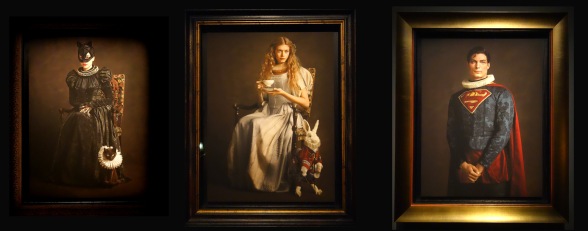 Trois des Super Flamands, de Sacha Goldberger - En fait, la série qui est représentée par 6 photographies, en compte 52. Un détonnant mélange de culture et d'époques..