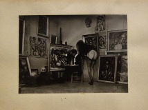 Pierre Molinier et sa muse à l'atelier, par Pierre Molinier - 1955