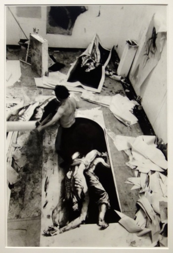 Ernest Pignon-Ernest dans son atelier à Paris, par Marie-Jésus Diaz - 1994
