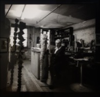 Louise Bourgeois dans son atelier à New York - Gérard Rondeau - 1993